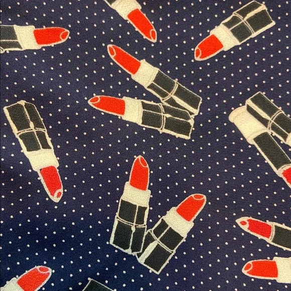 NWT New Express Novelty Navy Blue Lipstick Women's Top shirt blouse xs XSmall - Picture 14 of 14